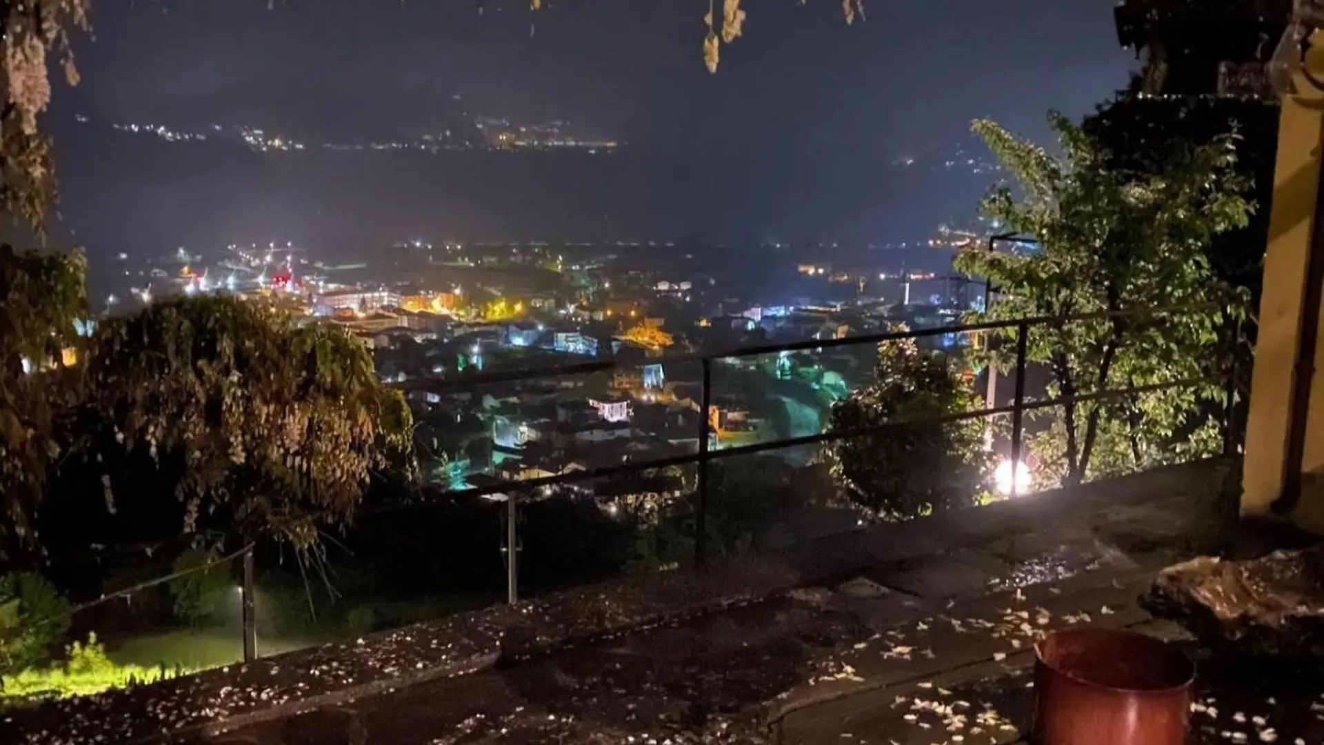 Studio Mit Blick Auf Den Comer See Gravedona Italy